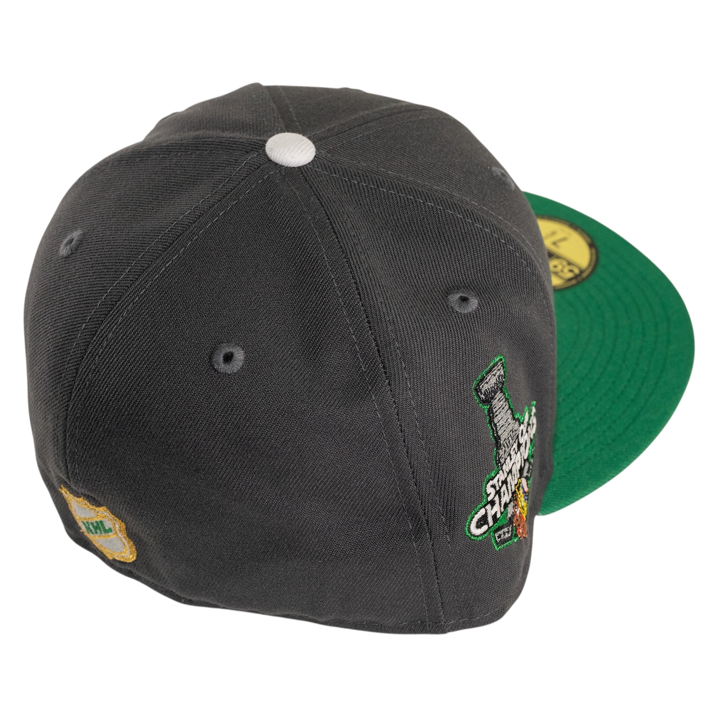 Chicago Blackhwks 2015 Stanley Cup Champion Feliz Navidad Collection Fitted Hat