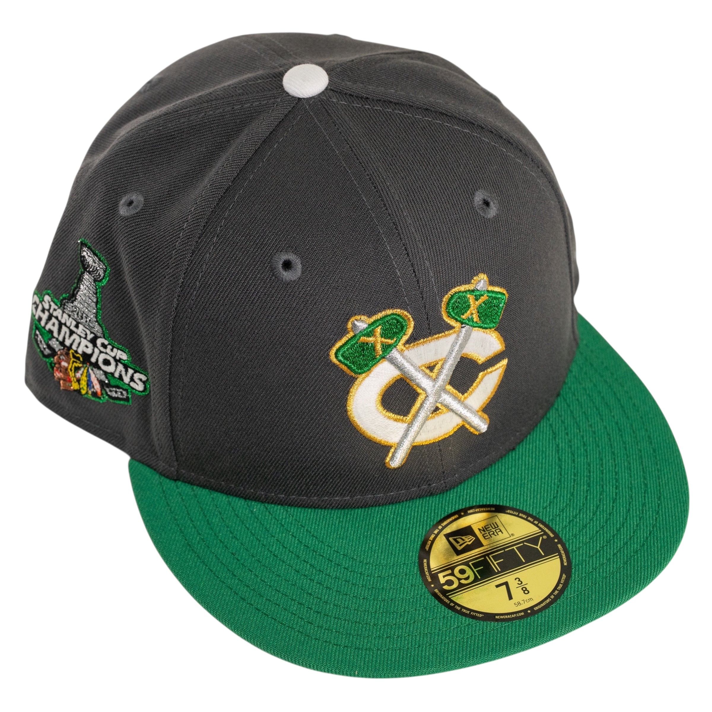 Chicago Blackhwks 2015 Stanley Cup Champion Feliz Navidad Collection Fitted Hat