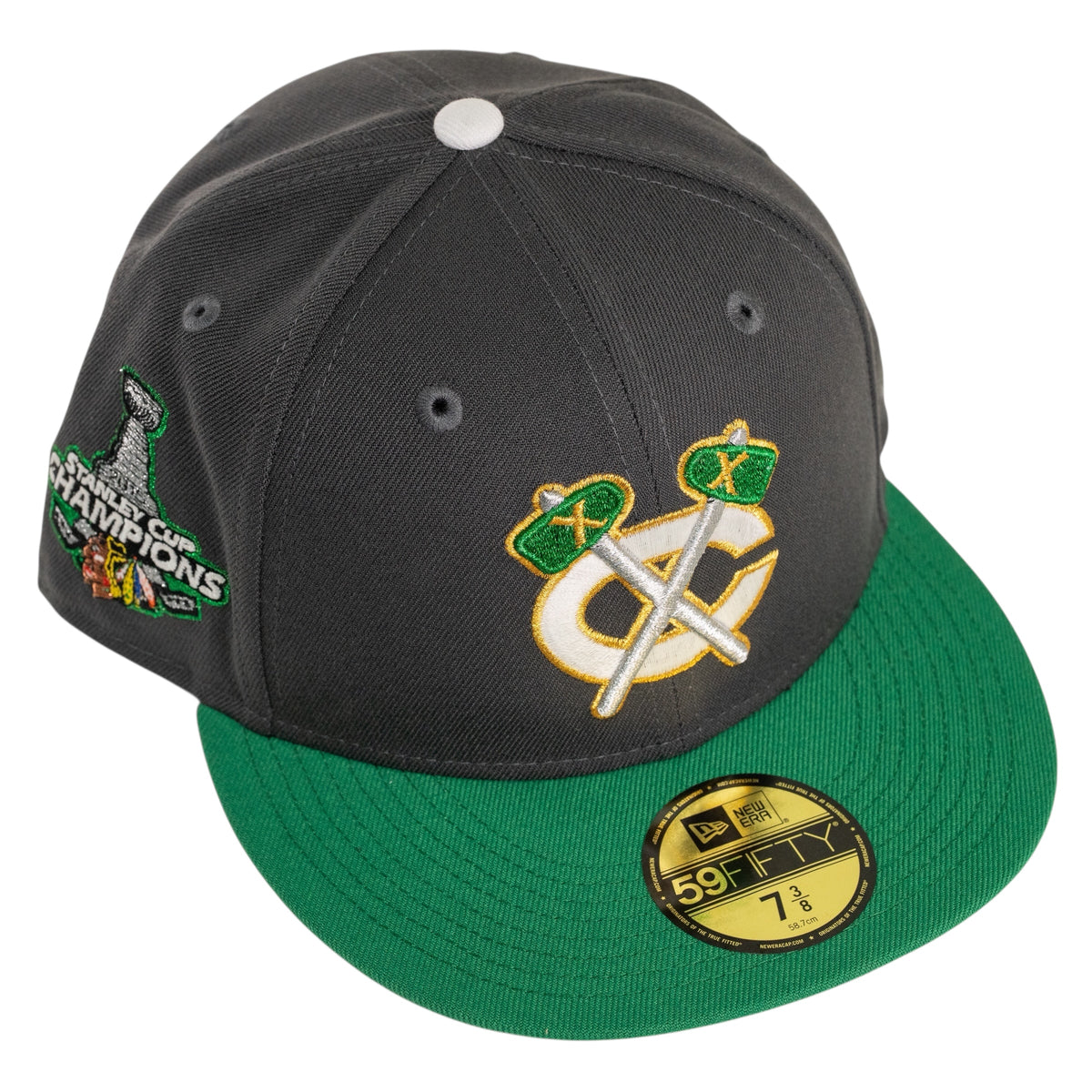 Chicago Blackhwks 2015 Stanley Cup Champion Feliz Navidad Collection Fitted Hat